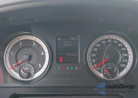 2018 Ram 1500 z USA, uszkodzony, nr VIN 1C6RR6KM6JS278351